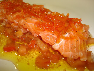 Sashimi salmón tomate naranja confitada. Entrante navidad