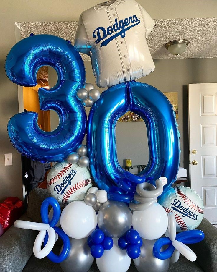 Baseball-Themed Graduation Party balloon Ideas