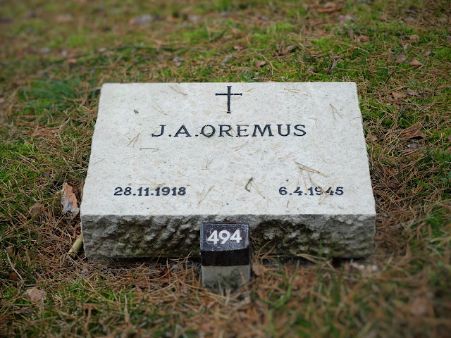 Steen J.A. Oremus (28-11-1918 - 6-4-1945), Ereveld Loenen. Foto: Robert van der Kroft