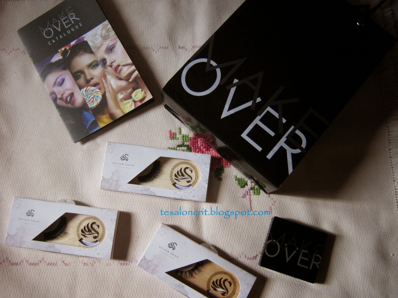Didalem Goo Bag Ini Dapet  Buah Eyeshadow Dari Makeover  Buah Bulu Mata Dari Silver Swan  Buah Voucher Rb Dari Makeover  Buah Voucher Dari