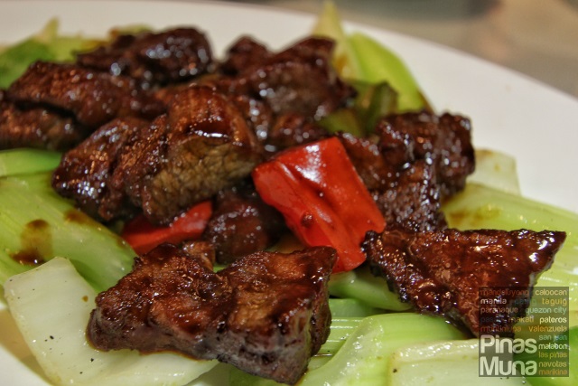 Sautéed diced beef tenderloin with Chinese wine, vinegar and black soya sauce