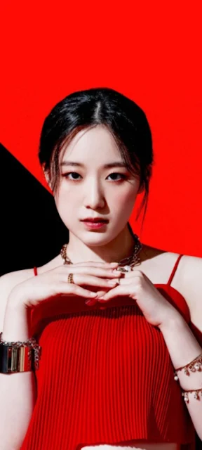 Yeh Shuhua (葉舒華; born Jan 6, 2000), simply known as Shuhua