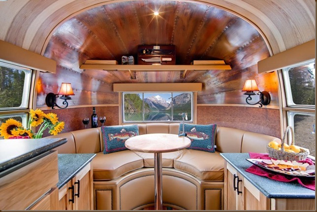 Airstream-Flying-Cloud-Travel-Trailer-11-1-800x533
