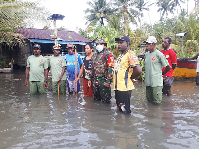 Koramil Mapurujaya Pantau Situasi dan Kondisi Luapan Banjir di Atuka .lelemuku.com.jpg