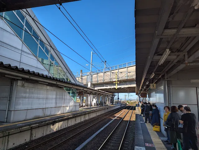 在来線に乗り換えて、新八代駅から八代駅へ移動します。