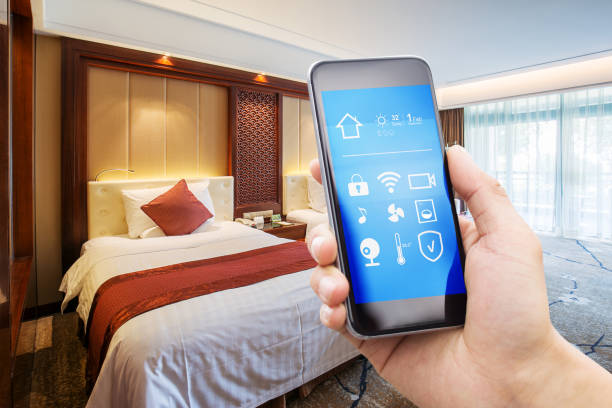 teknologi nirsentuh di hotel dari Schneider Electric