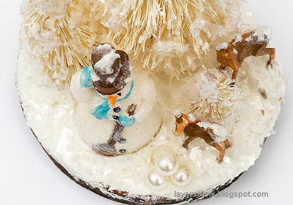 Layers of ink - Winter Wonderland Scene by Anna-Karin Evaldsson. DIY snow with mica flakes and glitter.