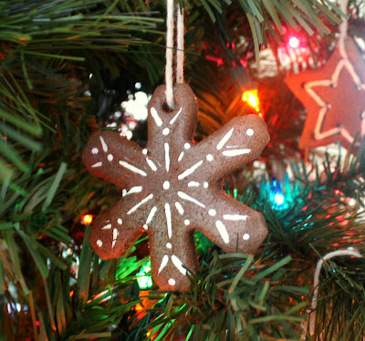 Salted Cinnamon Mocha Dough Ornaments || They smell heavenly and are a fun new family tradition.