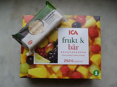 ICA frukt & bär + sesamfrökaka