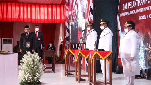 Mendagri Lantik Tiga Penjabat Gubernur DOB Papua