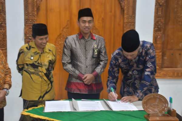 Bupati RL Tandatangani MoU E-Mosi Caper