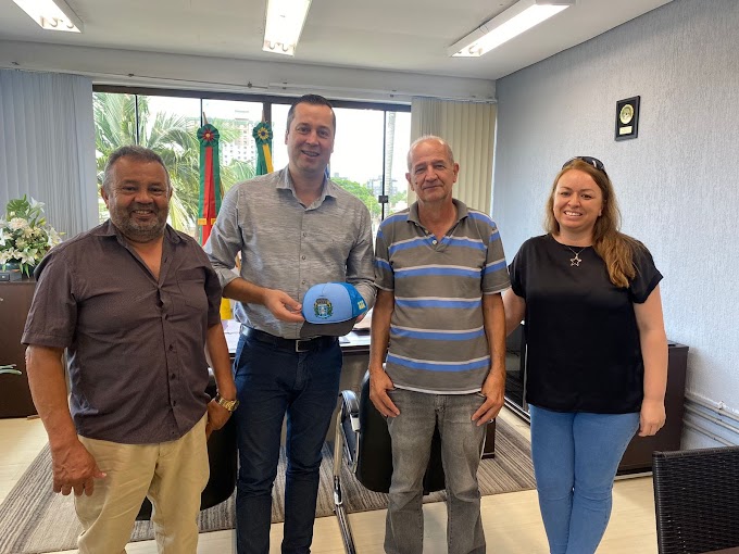 Consulado do Grêmio de Cachoeirinha apresenta escola de futsal gremista ao prefeito Cristian