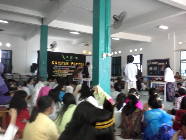 It's my playground: SUMPAH PEMUDA dan DISPLAY KIMIA It's my playground: SUMPAH PEMUDA dan DISPLAY KIMIA