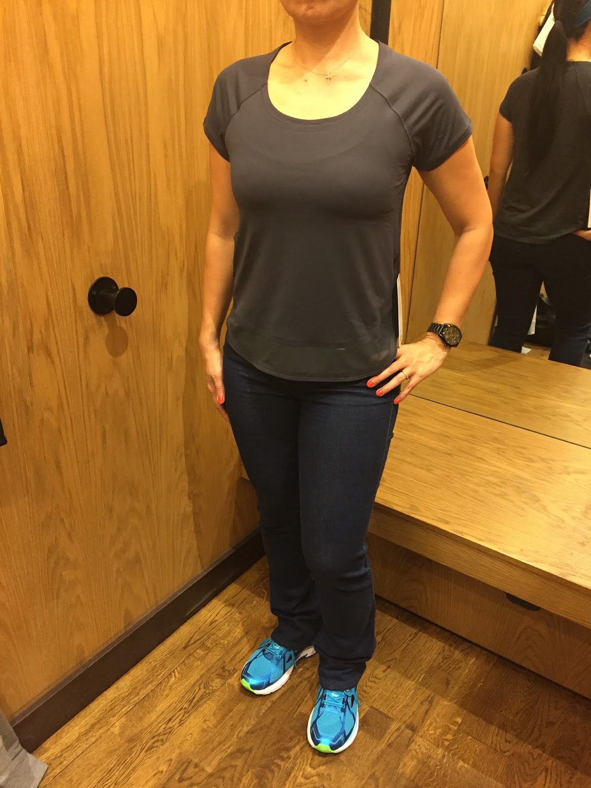 https://api.shopstyle.com/action/apiVisitRetailer?url=https%3A%2F%2Fshop.lululemon.com%2Fp%2Ftops-short-sleeve%2FSmooth-Stride-Ss%2F_%2Fprod8430912%3Frcnt%3D9%26N%3D8bl%26cnt%3D13%26color%3DLW3AMFS_0002&site=www.shopstyle.ca&pid=uid6784-25288972-7