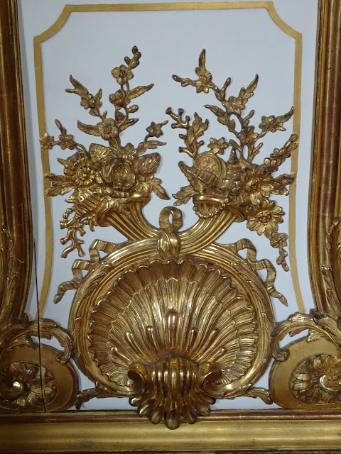 Gestoken boiserie en verguld Gouden Galerij  Banque de France in Parijs |   La Galerie Dorée Paris | Hotel de Toulouse in Parijs | Hoofdkantoor Banque de France