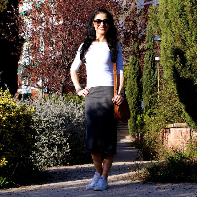 Blog de Moda La Caprichossa: LOOK primavera, casual con falda tubo y Converse All Star