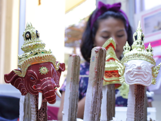 Making of Khon Mask Souvenirs near Ban Amphawa, Thailand