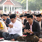 Momentum Hari Raya Idul Fitri 1445 H, Pj, Bupati Bantaeng Tunaikan Sholat ied Bersama Masyarakat.