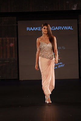 Hot Jacqueline Fernandez Cat Walks At The BPFT 2011