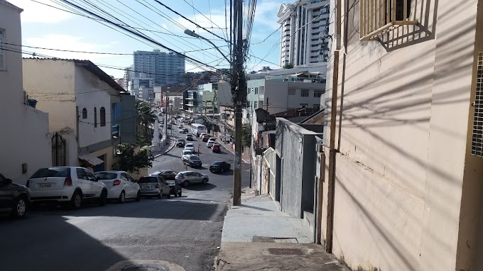 Finalmente  liberado o tráfego de veículos no trecho da Av. Oceânica, mas a situação está confusa na Curva da Paciência 