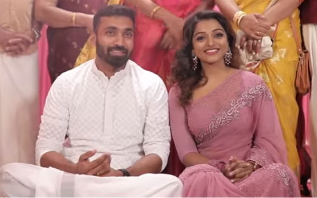 V anchor Meera Anil wedding with Vishnu Engagement Photos