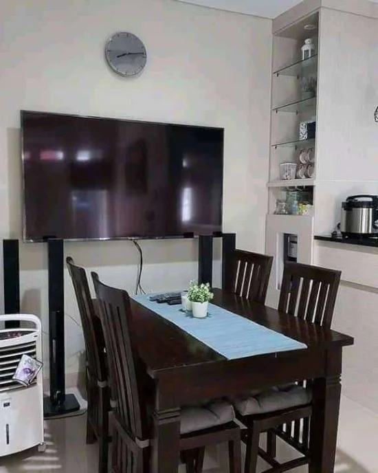 contoh interior rumah nuansa putih hitam