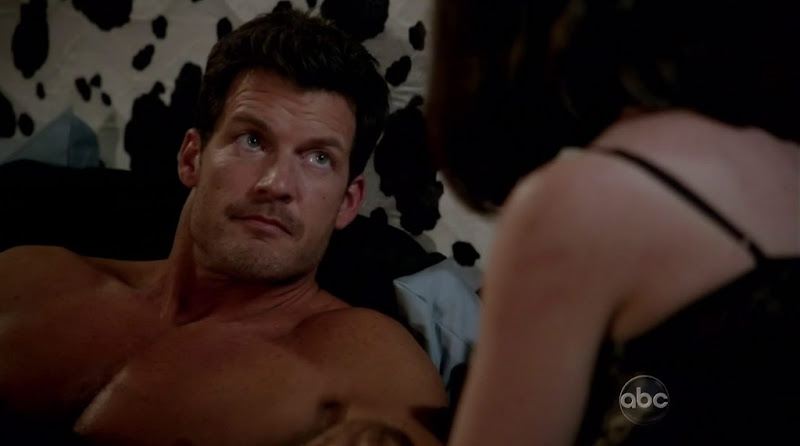 Mark Deklin Shirtless in GCB s1e03