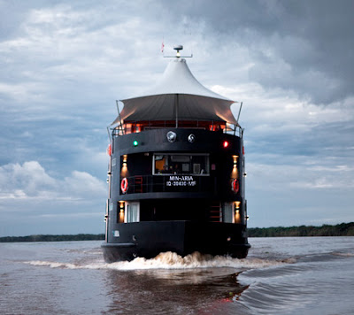 Floating Hotel in Peru- 14 Images