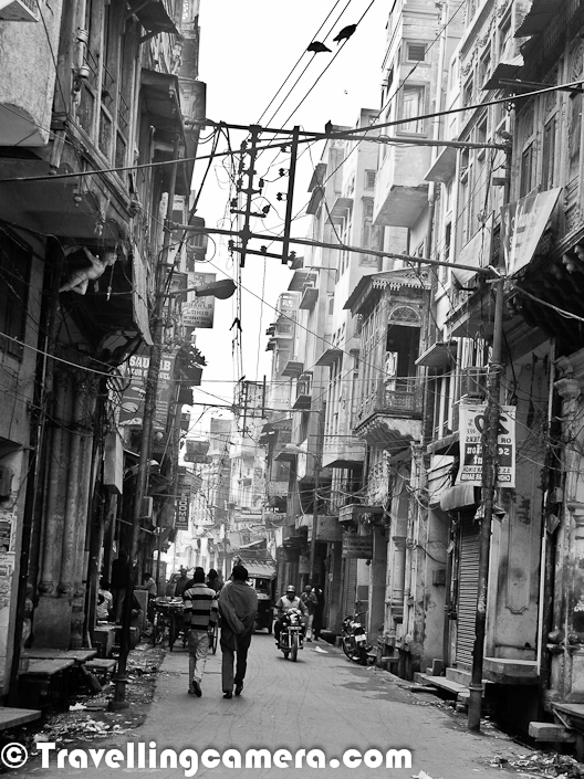 Walking around the streets and shopping in Old Markets of Amritsar :  Personally I love to wander in streets and old markets of Amritsar city. Being a very old city of India, it has it's own charm and with modernisation it offers both sides of the city. The part I love is that old markets of Amritsar still have their own charm. Although at times it's irritating to walk in these narrow lanes which are not very clean. Especially in summers we can't even think of going there. In North India, Amritsar is one of the worst city if we talk about weather. It's one of the coldest city of North India during winters and same situation in summers. Summers become intolerable because of added problems of pollution in old part of Amritsar.