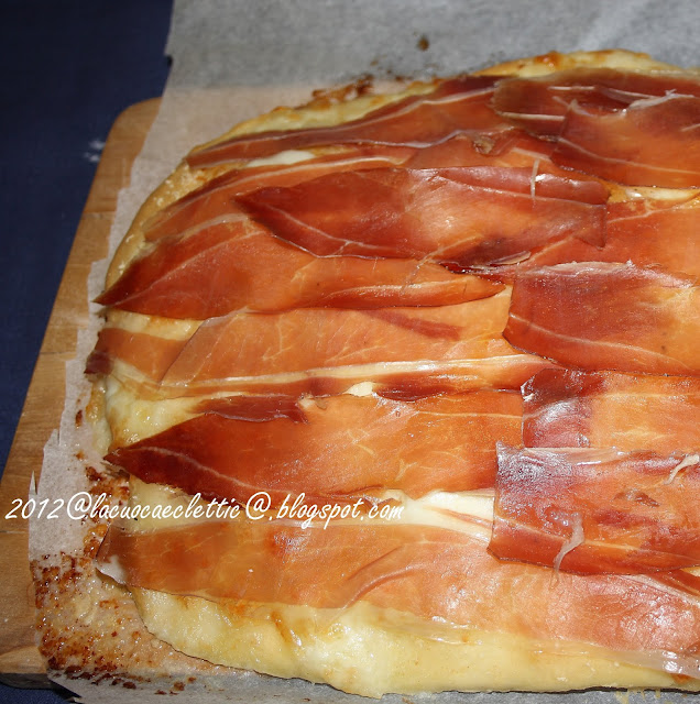 pizza al prosciutto toscano