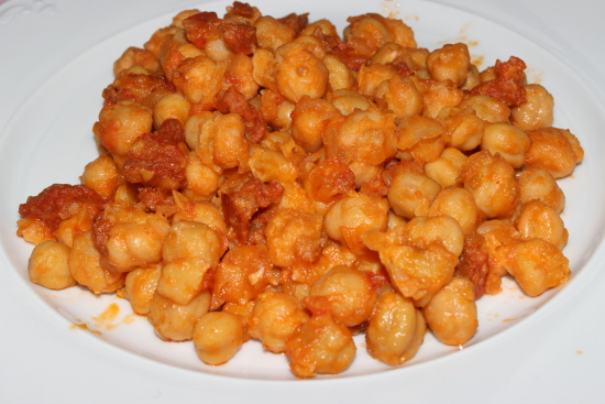 Garbanzos fritos con chorizo