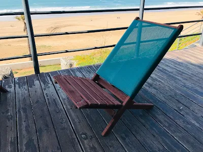 PROMOTION : Stock limité Ensemble d’extérieur italien 2 Chaises italiennes en bois + 1 Table basse pliante ( Jardin & Plage & Piscine & Balcon & Terrasse ) = 900 dh  Livraison GRATUITE partout au Maroc. ( Stock limité )  Couleurs dispo :  Blanc & Beige & Bleu pétrole & Gris clair & Gris foncé & Orange & Rouge Saumon Et le nouveau vert militaire !  Satisfait ou remboursé    DESCRIPTION :  Chaise bois en hêtre massif très résistant, supporte jusqu’à 130 kg de poids. Très pratique pour le transport, elle devient fine démontée et facile à transporter. Confortable, parfaite pour plage ou piscine.. Idéale pour les événements en plein air, jardins et terrasses. Largeur 40cm/Hauteur 58cm/longueur 65cm Table basse pliante : Découvrez notre table basse pliante, pratique, élégante et polyvalente, elle s’adapte à tous vos besoins. Cette table pliable, fabriquée en bois massif solide, est idéale pour un petit balcon, jardin, plage ou piscine.. Ou si vous avez besoin de siège supplémentaire. Pour accroître sa résistance et que vous puissiez apprécier l’aspect naturel du bois, ce meuble a été pré-traité avec plusieurs couches de teinture pour bois semi-transparente. Elle est vendu pré-monté pour en profiter immédiatement.  www.transat.ma L’amour du goût..  Le goût des choses simples ..   Profitons du bon temps !  On adore avoir votre ressenti    Vous pouvez nous envoyer un message privé sur Instagram pour chatter avec l’un de nos agents 7j/7 de 8h à 22h. Oui, on accepte toujours les commandes Service Bonheur Client 06 36 67 67 06   #table_basse_maroc #table_basse #chaise_jardin_maroc #meuble_de_jardin #mobilier_jardin_maroc #chaise_maroc #chaise_plage #meuble_jardin #meuble_exterieur_maroc #meuble_outdoor #meubles_jardin_maroc  À la recherche de chaises qui rendent vos invités aussi confortables que des chats sur un tapis ? www.transat.ma a la réponse – nos chaises en bois, aussi douces qu'une caresse de plume !"  Besoin d'un meuble d'extérieur qui vous suit partout où vous allez ? Découvrez nos chaises en bois et tables basses pliantes sur www.transat.ma - parfaites pour les aventuriers !"  Sur www.transat.ma, nos chaises en bois et tables basses pliantes sont si résistantes que même les tempêtes du désert marocain ne les feront pas plier !"  "Fatigué des meubles d'extérieur qui se prennent trop au sérieux ? Sur www.transat.ma, nos chaises en bois et tables basses pliantes sont là pour vous rappeler que la vie est une fête !"   Pour des moments de détente aussi doux qu'un thé à la menthe, optez pour nos chaises en bois et tables basses pliantes sur www.transat.ma - le parfait compagnon pour vos après-midis marocains !"   Avec nos chaises en bois et tables basses pliantes sur www.transat.ma, même le plus gros des éléphants se sentirait léger comme une plume !"   Besoin d'un meuble d'extérieur qui ne se prend pas au sérieux ? Sur www.transat.ma, nos chaises en bois et tables basses pliantes sont là pour ajouter une touche de bonne humeur à votre jardin marocain !"   Fatigué de devoir ranger vos meubles d'extérieur à chaque changement de saison ? Avec nos tables basses pliantes sur www.transat.ma, dites adieu aux soucis de rangement - elles se plient comme par magie !"   "Qui a dit que les meubles d'extérieur devaient être sérieux ? Sur www.transat.ma, nos chaises en bois et tables basses pliantes ajoutent une touche de légèreté et de fantaisie à votre espace extérieur !"    Avec www.transat.ma, même nos meubles d'extérieur ont un sens de l'humour ! Découvrez notre sélection de chaises en bois et tables basses pliantes, garanties pour vous faire sourire à chaque utilisation !"   "Pour un jardin aussi accueillant qu'un riad marocain, optez pour nos chaises en bois et tables basses pliantes sur www.transat.ma - parfaites pour recevoir vos invités avec style et humour !"   "Nos chaises en bois et tables basses pliantes sur www.transat.ma sont si légères que même votre grand-mère pourrait les soulever !"   "Sur www.transat.ma, nos chaises en bois sont tellement confortables que même les chats se battent pour y avoir leur place !"    "Vous cherchez un endroit pour poser votre thé à la menthe tout en admirant le coucher de soleil ? Nos tables basses pliantes sur www.transat.ma sont là pour ça! Adoptez-les dès aujourd'hui et devenez le maître du pliage marocain  À la recherche d'un mobilier d'extérieur qui ne vous fera pas plier sous la pression ? Optez pour les chaises en bois et tables basses pliantes de www.transat.ma  Avec www.transat.ma nos meubles d’extérieur sont si flexibles qu'elles pourraient même faire du yoga !"    Nos chaises en bois et tables basses pliantes de www.transat.ma sont là pour vous suivre dans tous vos rebondissements météorologiques !
