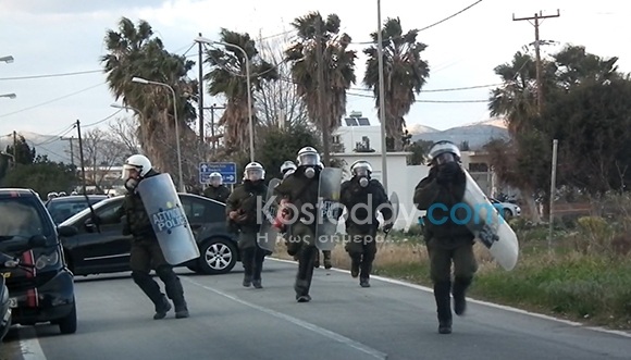 Εκτός του ξυλοδαρμού, τα ΜΑΤ προκαλούν και ζημιές! Δείτε Βίντεο!