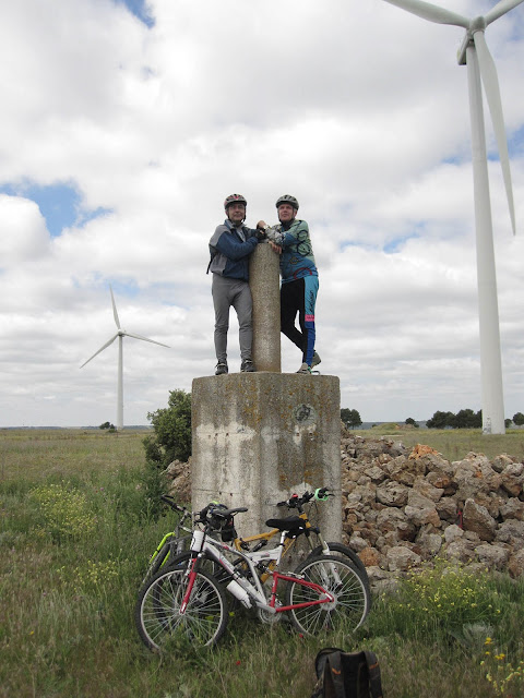 Vértice Cinco Picos. Los tres vértices geodésicos de Palencia.