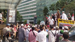     Aksi Bela UAS di Kedutaan Besar Singapura, Ini Tuntutan Massa