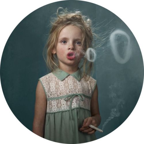 frieke janssens fotografia crianças fumando