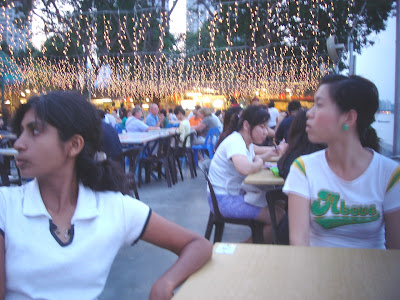Why were Suma & Michelle staring that direction eh? :P Hehehe, they were just trying to get the attention of the waiter