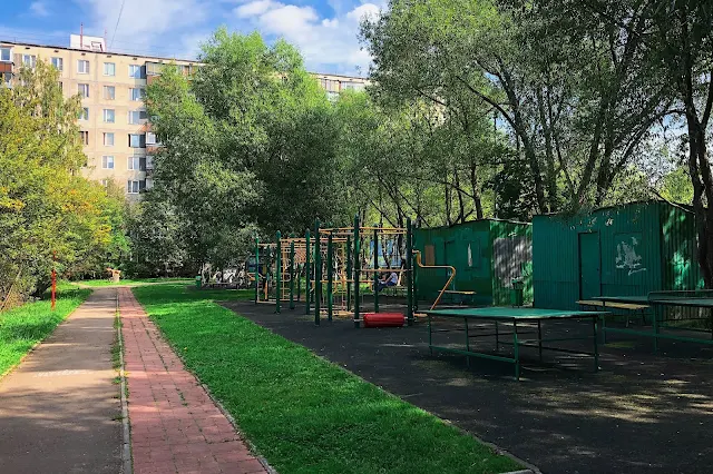 улица Сталеваров, дворы, спортивная площадка | Stalevarov ulitsa, courtyards, sports ground