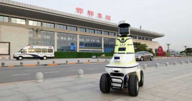 Robot Polisi Lalu Lintas