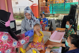 Jalankan Posyandu Rutin, Bhayangkari Tolikara dan Tenaga Kesehatan Beri Pelayanan pada Balita