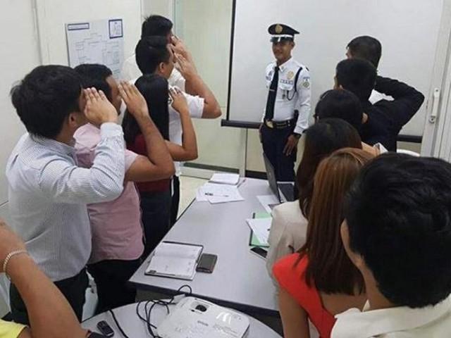 A mall security guard is receiving praises after he made efforts find the owner of a clutch bag containing huge amounts of cash. This happened in a mall in Makati City. According to Ronald Llaneta, who hails from Atimonan, Quezon Province, he was doing his regular rounds in the mall when he saw a bag left in a pushcart. It happened past 7PM last Thursday, while he was on duty. He ventured into the supermarket section and that's where he saw the bag unattended.  He immediately brought the bag to the security office. When they opened it, they found a stack of money estimated to be P500,000. Ronald and his colleagues immediately notified the mall management about the lost and found bag in a bid to find its owner as fast as possible. The owner was finally notified after an hour. He thanked Llaneta profusely offering a reward to the guard. Llaneta gracefully declined, saying it was his job to secure people and property inside the mall where he works. The mall management expressed their admiration for Ronald. Even his colleagues were impressed by his honesty. The security agency which supplied Ronald to the mall expressed their pride in their employee.