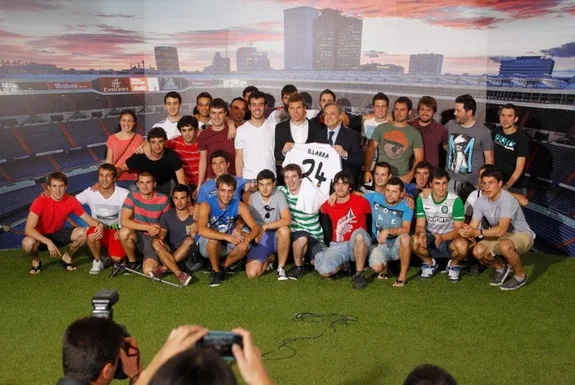 31 friends join Asier Illarramendi at Real Madrid unveiling
