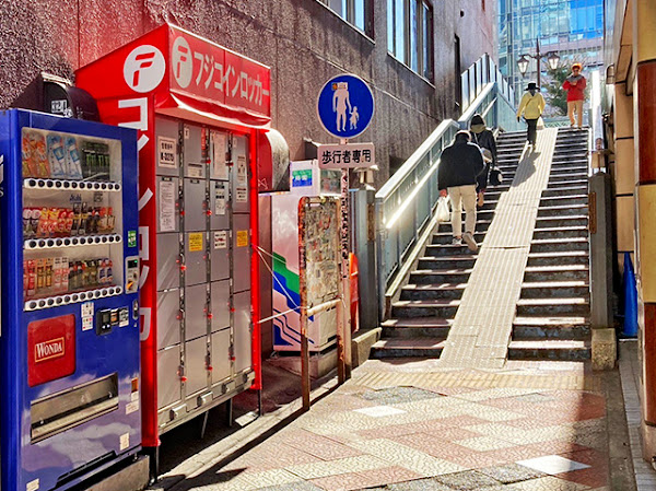 神田ふれあい橋 アルテール秋葉原のフジコインロッカー