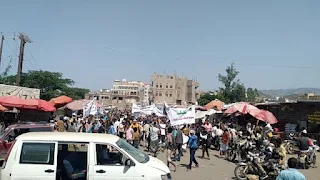 مسيرة في قعطبة طالبت بإجراء إصلاحات في إدارة المياه