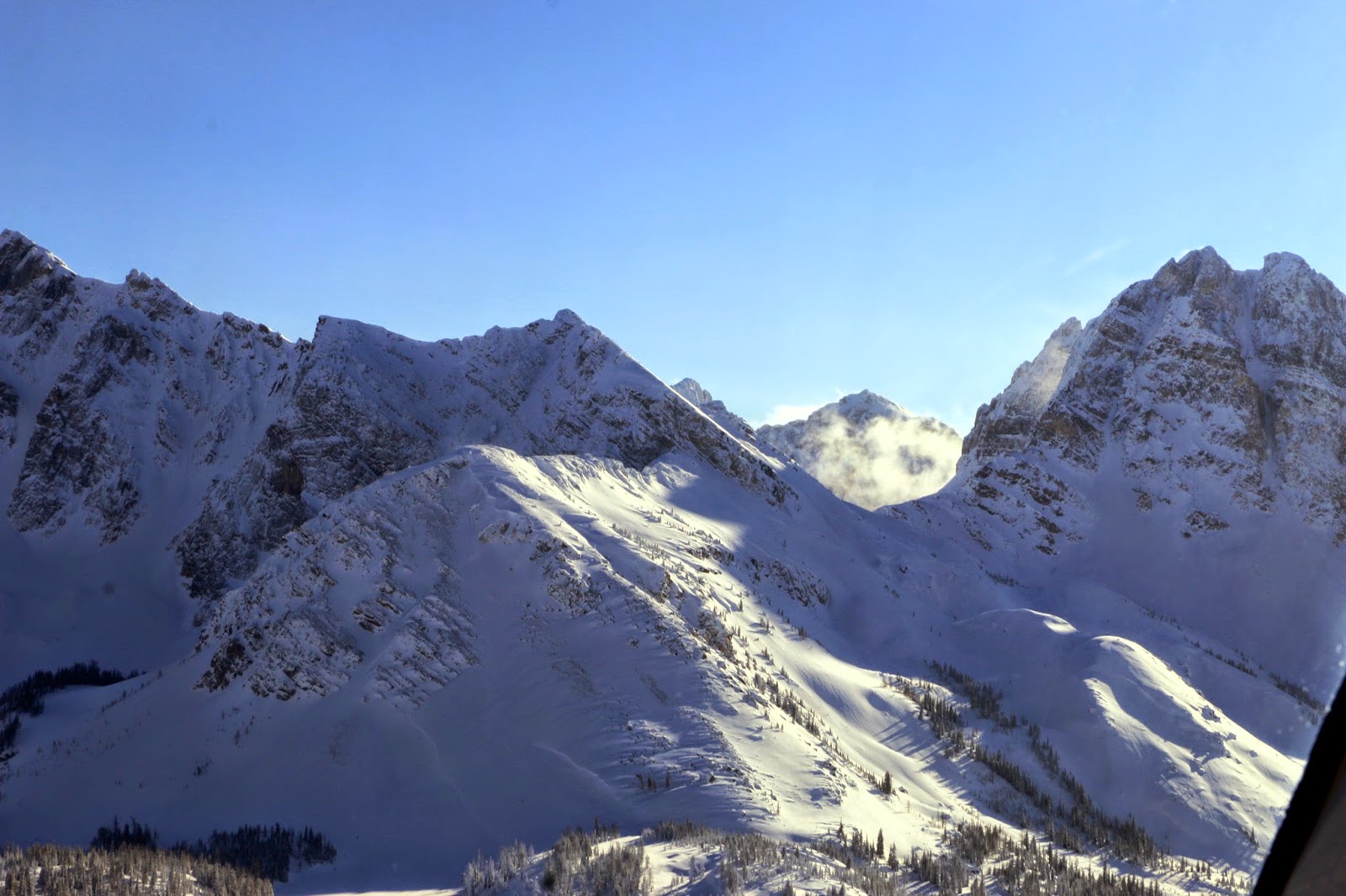 Helicopter Flight over Banff National Park with Alpine Helicopters. By Jessica Mack (aka @SweetDivergence)