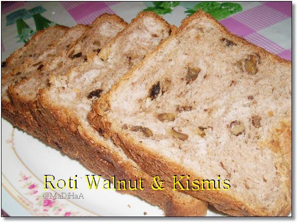 Dari Dapur MaDiHaA: Roti Walnut Kismis