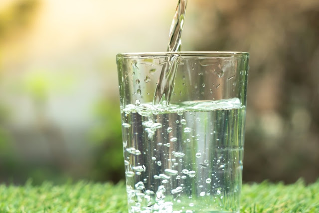 7 Manfaat Minum Air Putih Untuk Kesehatan