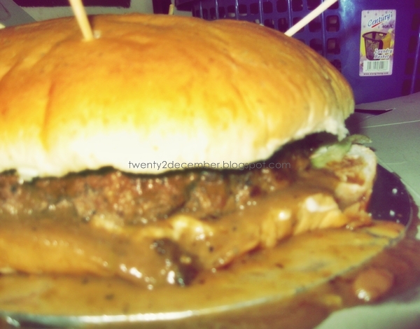 Twenty2december™ : Giant Burger Seksyen 7 besar punya!!