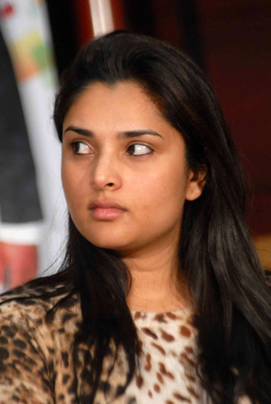 Divya Spandana  kannada actress new photos hot images