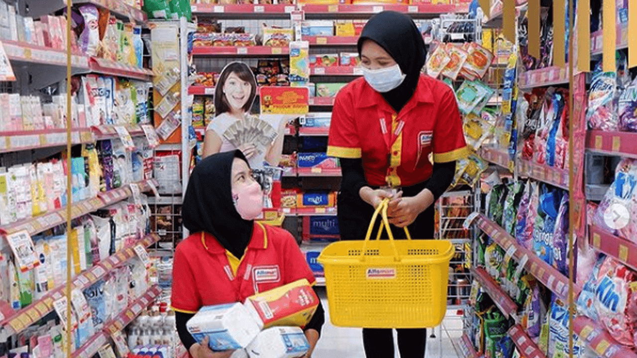 Gaji Crew Store Alfamart Karawang, Lampung, Tangerang, Bogor, Bekasi, Makassar